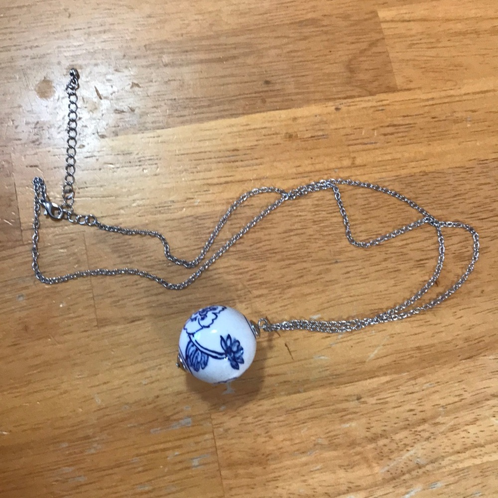Adjustable length necklace.